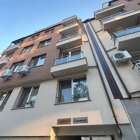 Apartment уютен тристаен апаратамент,намиращ се на тиха и спокойна улица Sofia