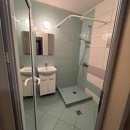 Apartmán уютен тристаен апаратамент,намиращ се на тиха и спокойна улица
