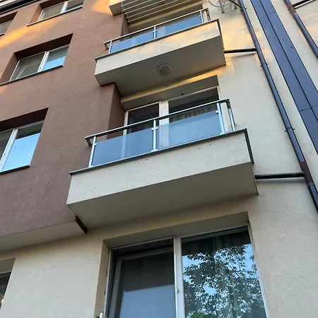 уютен тристаен апаратамент,намиращ се на тиха и спокойна улица