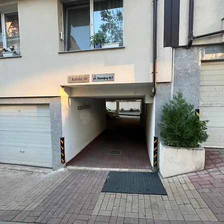 уютен тристаен апаратамент,намиращ се на тиха и спокойна улица صوفيا