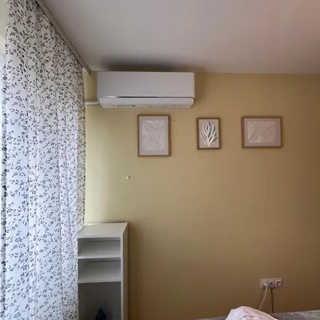 уютен тристаен апаратамент,намиращ се на тиха и спокойна улица