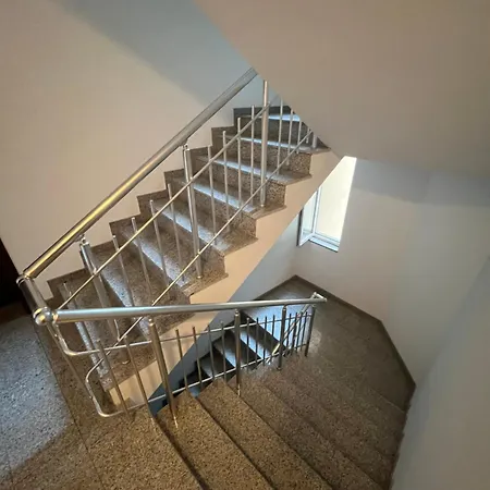 уютен тристаен апаратамент,намиращ се на тиха и спокойна улица