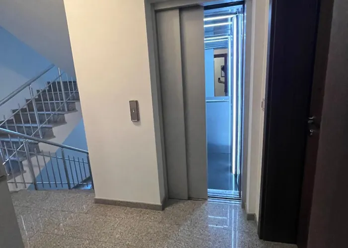 уютен тристаен апаратамент,намиращ се на тиха и спокойна улица アパート *