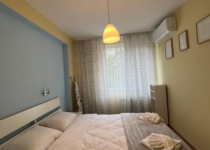 уютен тристаен апаратамент,намиращ се на тиха и спокойна улица * ソフィア