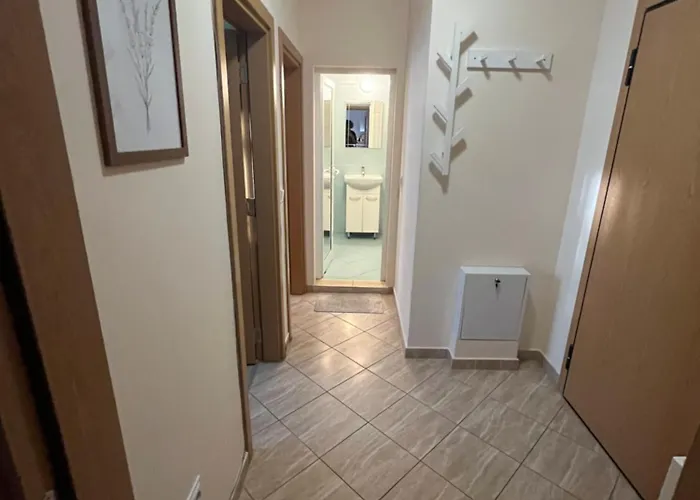 уютен тристаен апаратамент,намиращ се на тиха и спокойна улица ソフィア