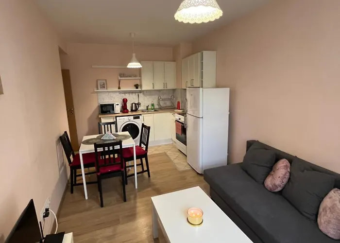 アパート уютен тристаен апаратамент,намиращ се на тиха и спокойна улица *