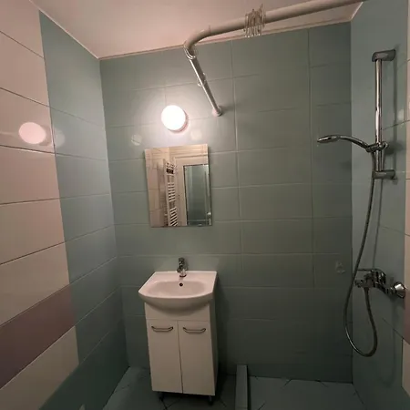 уютен тристаен апаратамент,намиращ се на тиха и спокойна улица *