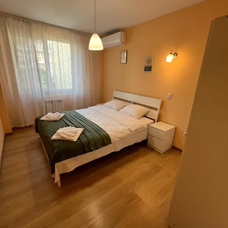 уютен тристаен апаратамент,намиращ се на тиха и спокойна улица Apartman Szófia