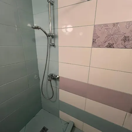 уютен тристаен апаратамент,намиращ се на тиха и спокойна улица Apartament