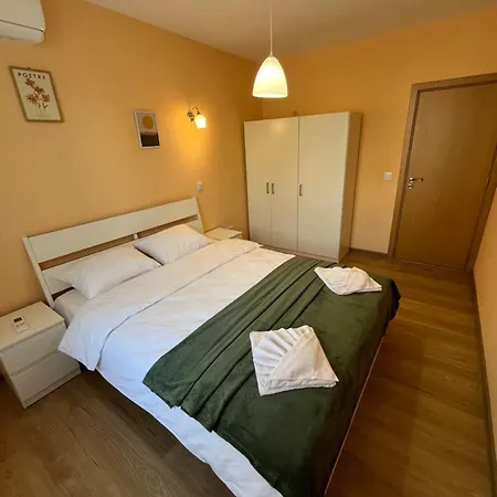 уютен тристаен апаратамент,намиращ се на тиха и спокойна улица Appartement