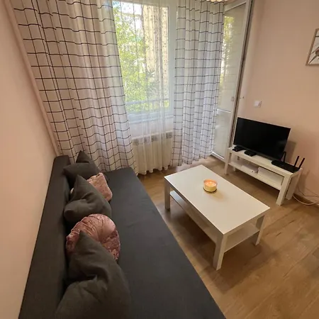уютен тристаен апаратамент,намиращ се на тиха и спокойна улица Appartement *