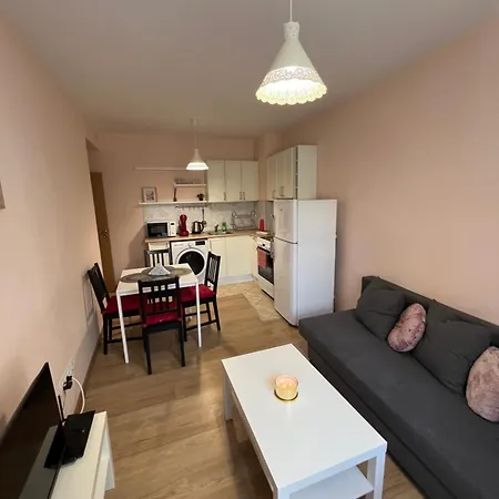 Apartament уютен тристаен апаратамент,намиращ се на тиха и спокойна улица *